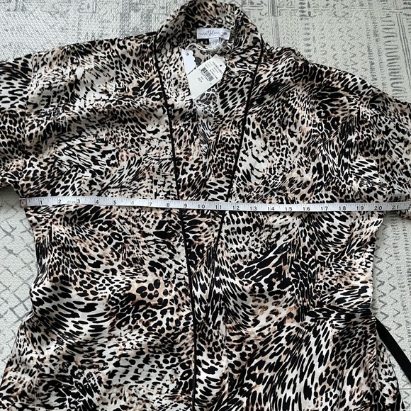 NWT In Bloom by Jonquil Leopard Print Satin Wrap Robe S/XS - Picture 4 of 7